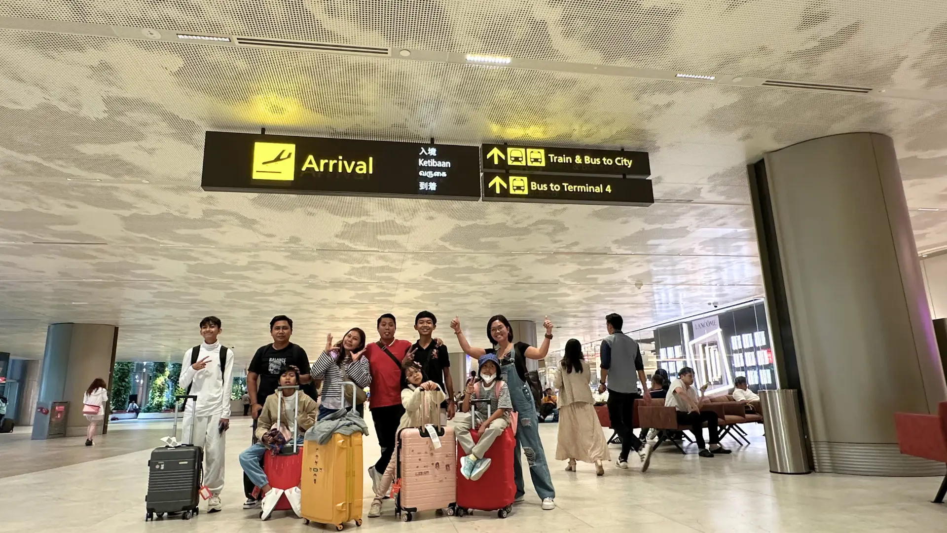 Bandara International Changi Singapura_compressed