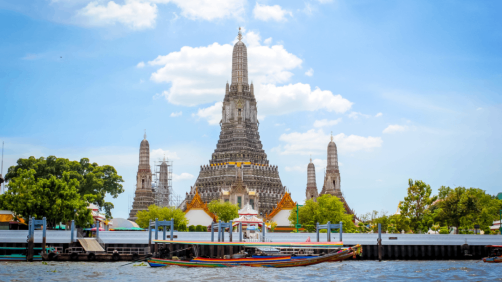 paket tour Bangkok Pattaya - Wat Arun