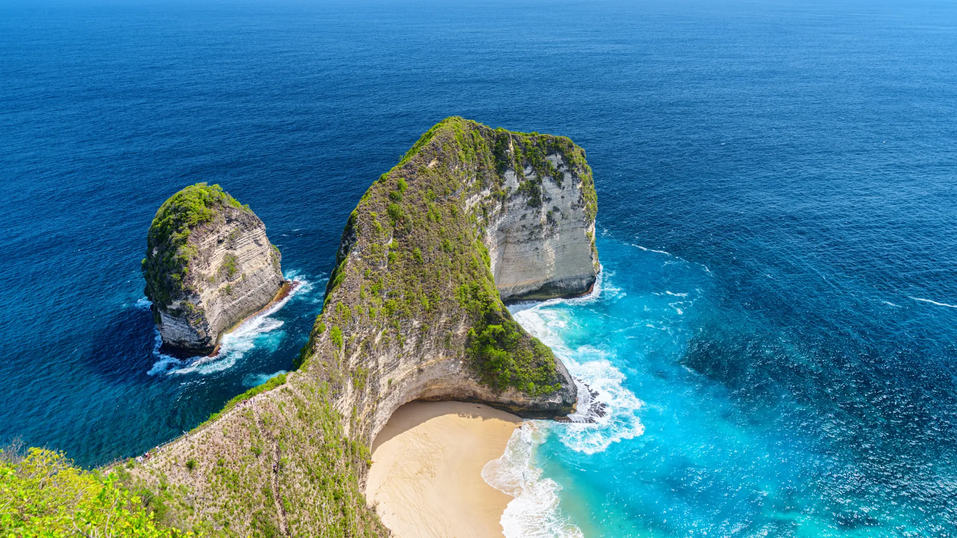 Surga Tersembunyi Bali: Panduan Lengkap & Paket Tour Nusa Penida 1 Hari